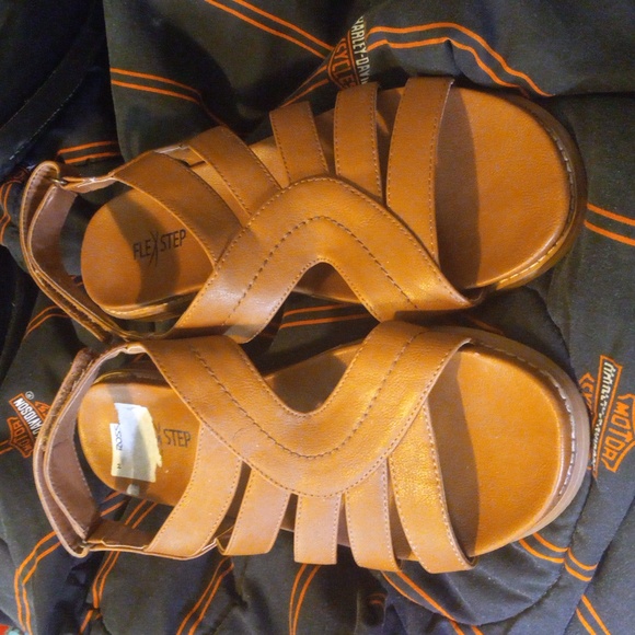 Ladies 10 Medium Flexstep Sandals - Picture 2 of 7